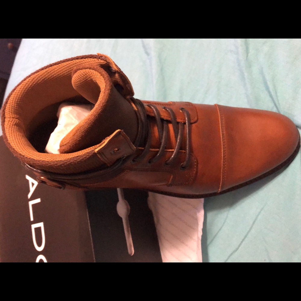 Boots - Picture 4 of 6